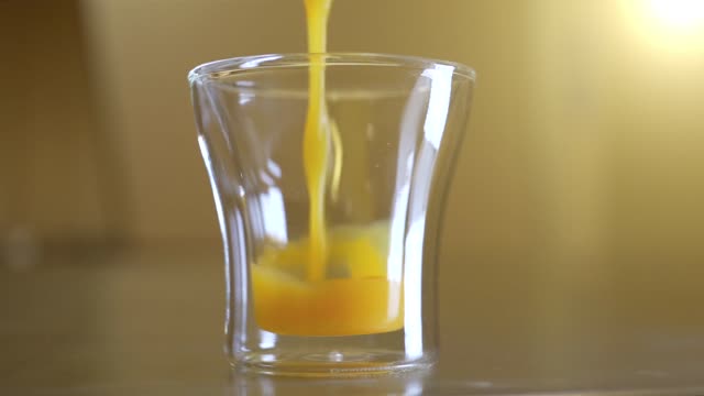 饮料特写液体果汁饮料黄色橙色视频素材 短视频素材 第1张