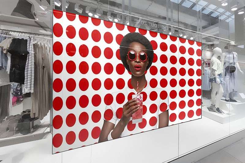 商场室内场景橱窗广告海报设计提案样机PSD 样机素材 第7张