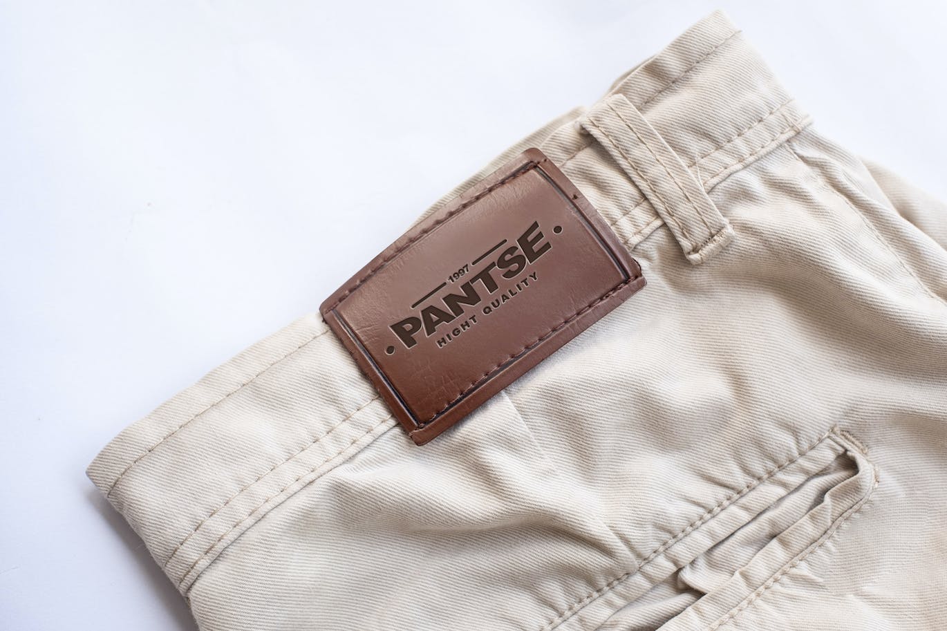 牛仔裤皮革标签设计样机 Leather Label Pants Mockup 样机素材 第1张