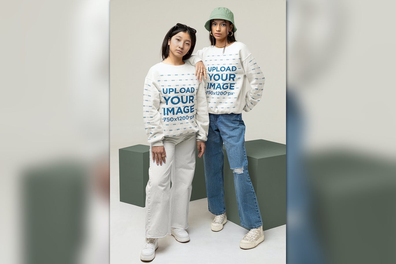 90年代年轻女性身穿运动衫设计样机图 90s Mockup of Two Young Women Wearing Sweatshirts 样机素材 第1张
