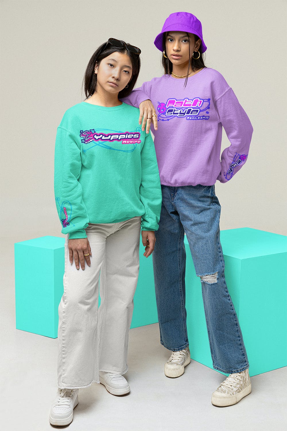 90年代年轻女性身穿运动衫设计样机图 90s Mockup of Two Young Women Wearing Sweatshirts 样机素材 第2张