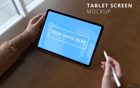 桌面使用场景iPad Air屏幕样机psd模板 iPad Air Screen Mockup in Woman’s Hand Over Table