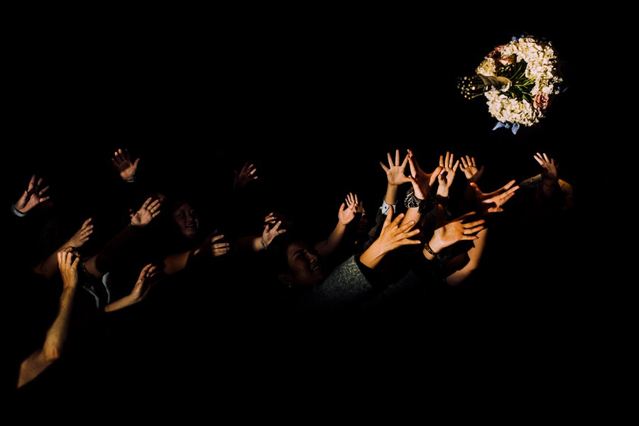 5个国外婚礼摄影师Cafa Liu原创自用纪实感婚礼跟拍LR调色预设 Legacy Presets – Cafa Liu 插件预设 第12张