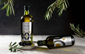 7款植物橄榄油调味油玻璃瓶包装PSD样机素材