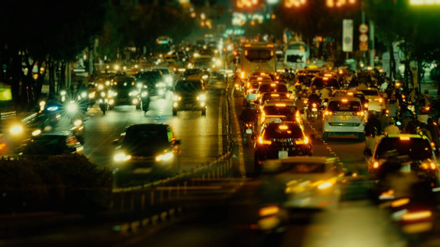 Artlist 越南城市道路灯光汽车交通生活方式大光圈特写夜景实拍视频素材 Traffic in Vietnam , 第1张