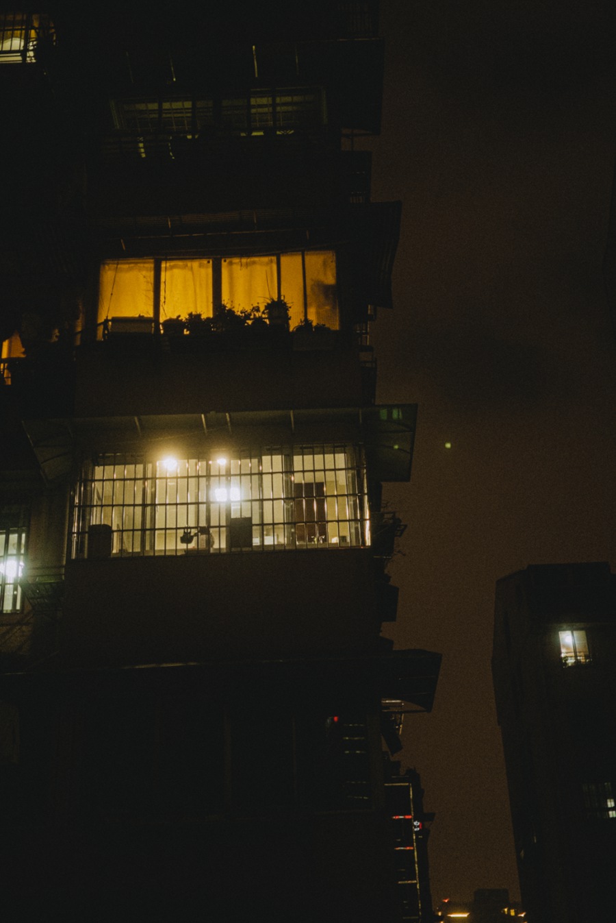 GxAce 22个复古胶片模拟街头夜间摄影高调明亮超暗场景电影人文风景扫街LR预设 GxAce – “Sodium Vaporwave” Lightroom Preset Pack , 第3张