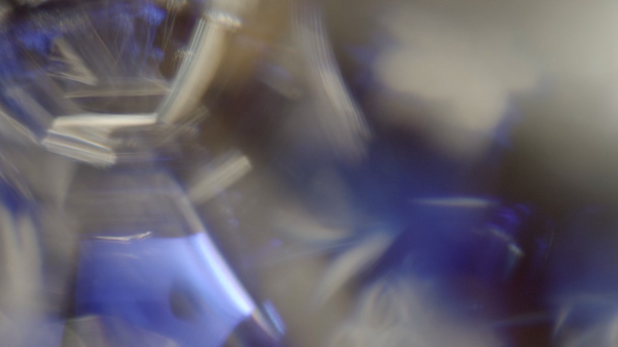 Artlist 多彩液体气泡闪亮玻璃反射模糊自然元素实拍视频素材 Oils and Fluids , 第2张