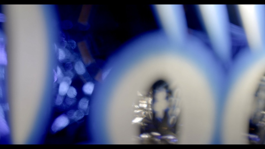 Artlist 多彩液体气泡闪亮玻璃反射模糊自然元素实拍视频素材 Oils and Fluids , 第4张
