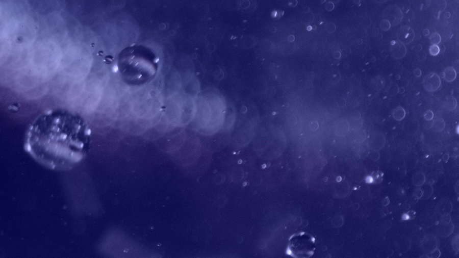 Artlist 多彩液体气泡闪亮玻璃反射模糊自然元素实拍视频素材 Oils and Fluids , 第5张