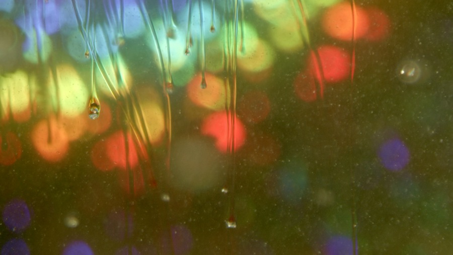 Artlist 多彩液体气泡闪亮玻璃反射模糊自然元素实拍视频素材 Oils and Fluids , 第8张